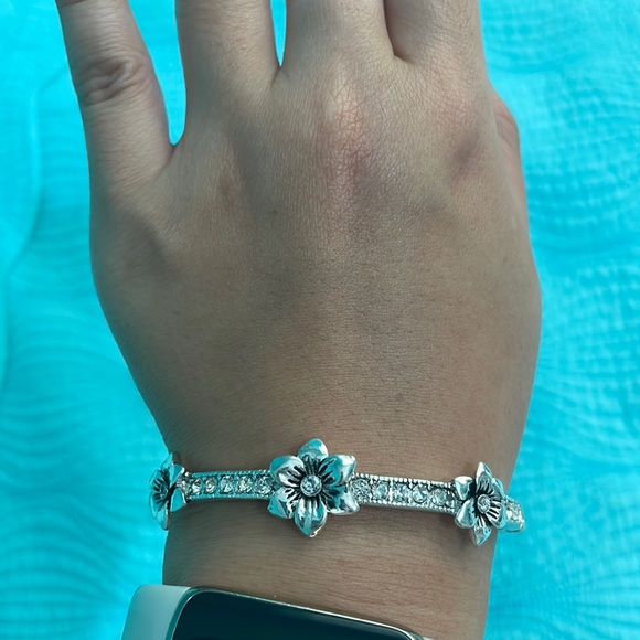 Trifari flower stretch bangle - Picture 1 of 8